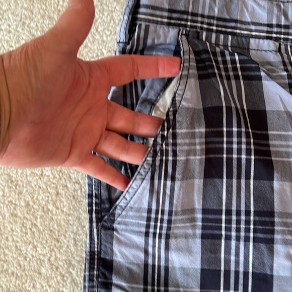 Men’s Tommy Hilfiger shorts. Great for golf or a dressier look. - Picture 2 of 5